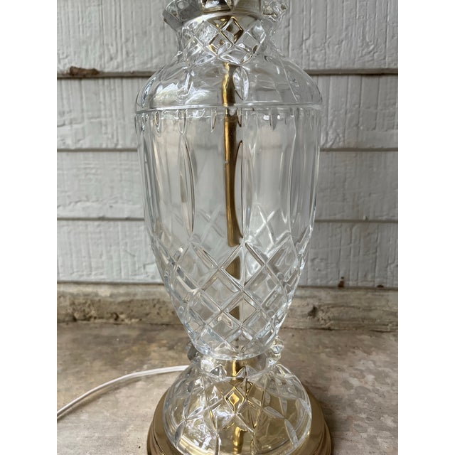 1980s 1980s Vintage Crystal & Brass Table Lamp Hollywood Regency, Criss-Cross Cuts For Sale - Image 5 of 10