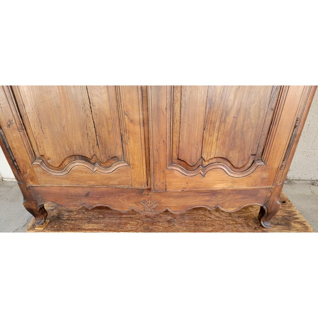 Early 19th Century Antique Rustic Country French Cabinet / Armoire Circa. 1800 Louis XV For Sale - Image 5 of 17