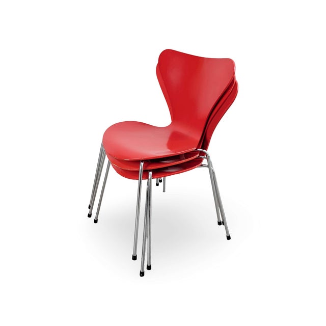 Series 7 Chairs by Arne Jacobsen for Fritz Hansen Red, Set of 3 For Sale - Image 12 of 13