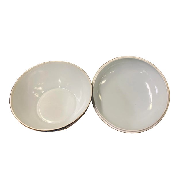 Asian Vintage Blue White Porcelain Floral Pattern Accent Round Box Display For Sale - Image 3 of 8