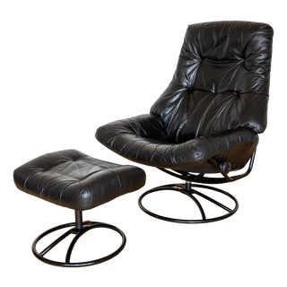 Mid-Century Norwegian Black Leather Stressless Lounge Chair and Ottoman Set from Ekornes, 1980s, Set of 2 For Sale