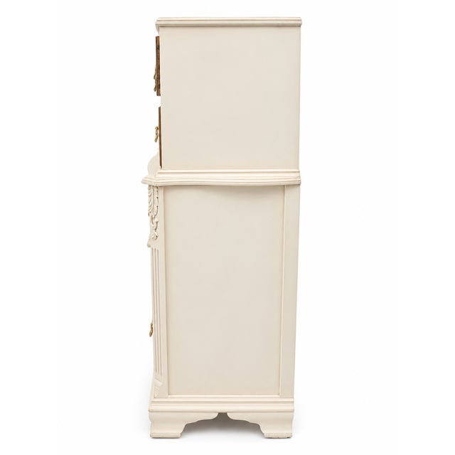French Provincial Vintage Bookmatched Flame Mahogany Tall Chest Dresser, Painted White With Brass Hardware For Sale - Image 3 of 6