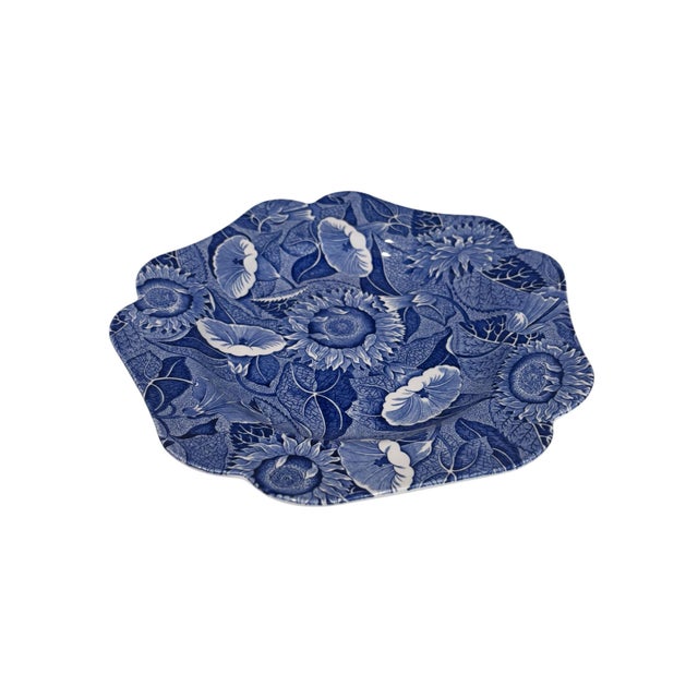 Add timeless British elegance to your table or display hutch with this stunning vintage Spode Blue Room Collection serving...