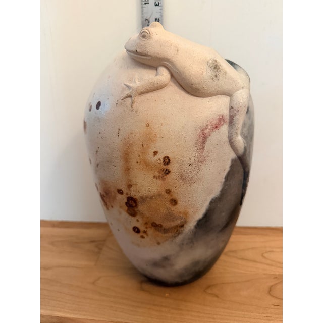 1980s Leland Miyano Signed 1984 Kauai Ceramic Vase With Sculpted Frog, Pit/Saggar Fired For Sale - Image 5 of 6