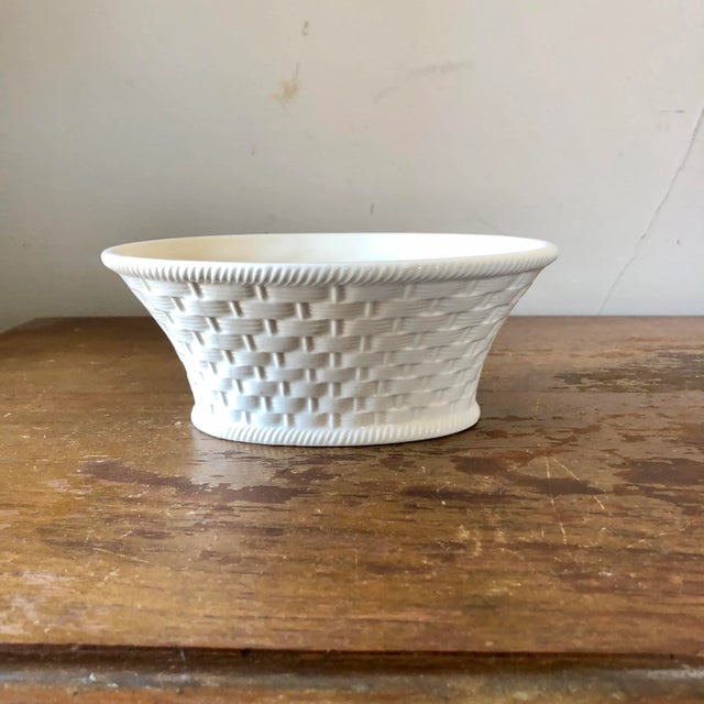 Mid 20th Century White Italian Pottery Basketweave Bowl For Sale In Buffalo - Image 6 of 6