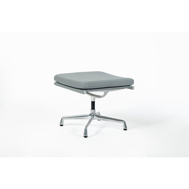 Pair Eames Soft Pad Recliners With Ottoman for Herman Miller, Gray Leather Aluminum Group For Sale - Image 13 of 17