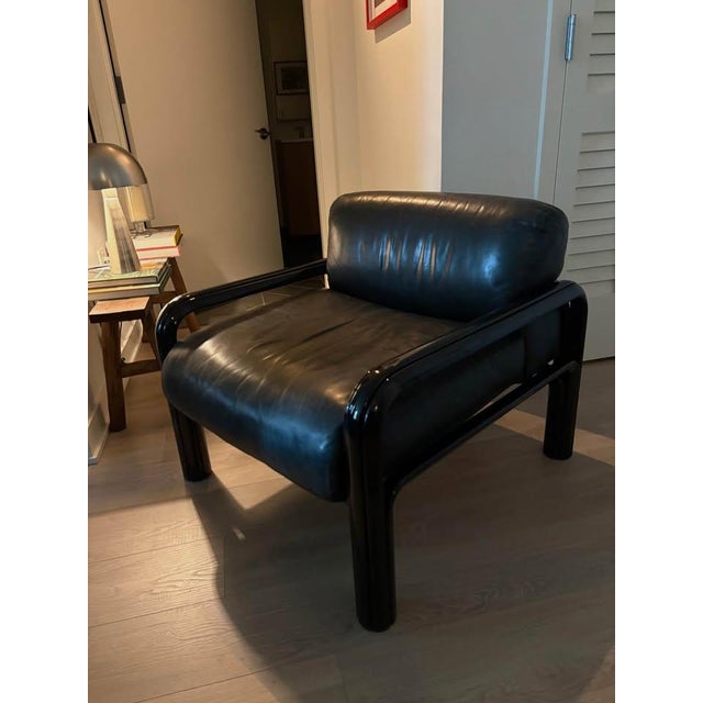 Rare and highly coveted Gae Aulenti for Knoll International Model 54-S1 Lounge Chair. Italian design from 1977. The frame...