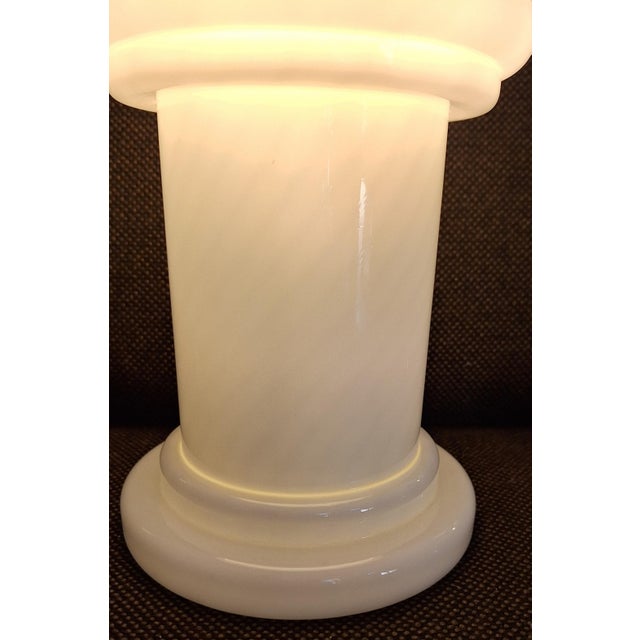 White Vintage Italian Mushroom Table Lamp in White Spiral-Patterned Murano Glass, 1970s For Sale - Image 8 of 10