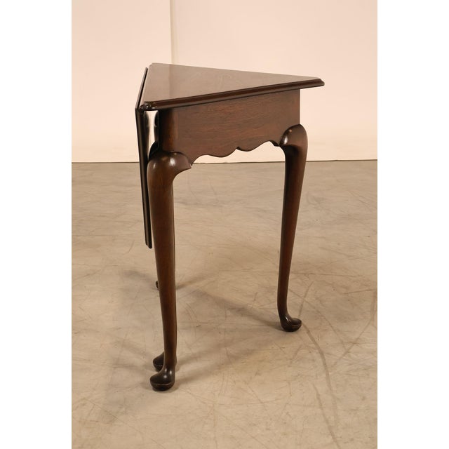 Mid 20th Century Kittinger Colonial Williamsburg Mahogany Drop-Leaf Napkin Table For Sale - Image 14 of 18