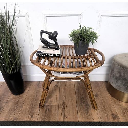 Beautiful 1960s Italian Mid-Century Modern oval accent and coffee table, perfect in any room as well as next to a sofa or...