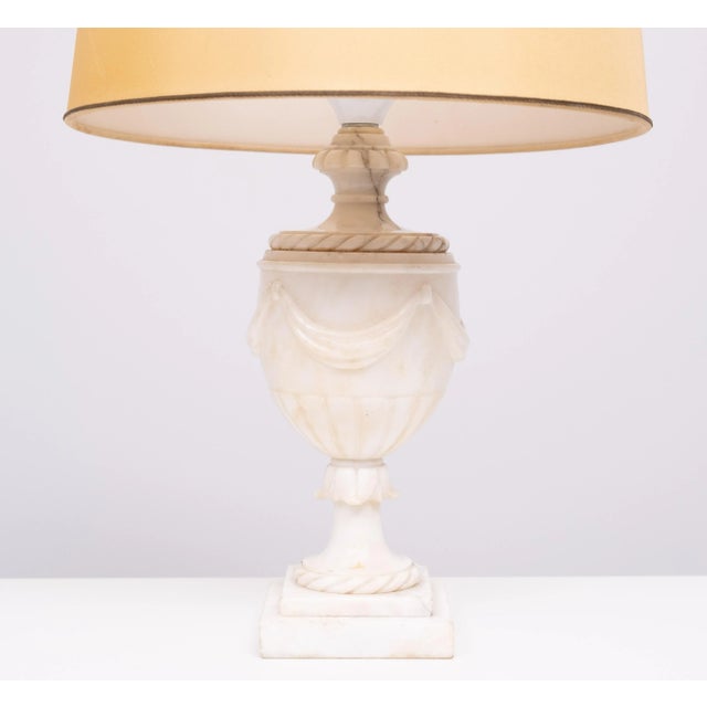 1950s Classical Greek Style Alabaster Table Lamps, Italy, 1950s, Set of 2 For Sale - Image 5 of 8