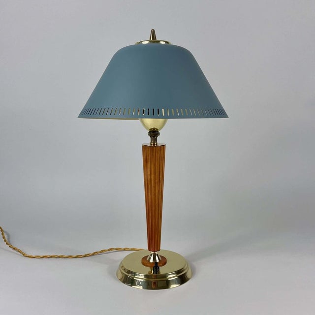 This elegant table light was designed and manufactured in sweden in the 1940s. The light features a sleek conical metal...