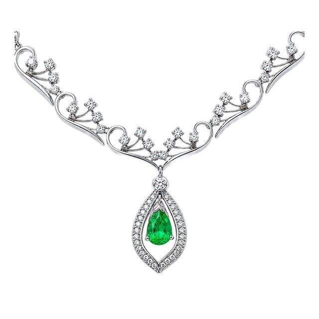 14K White Gold Filigree Emerald Diamond Necklace For Sale