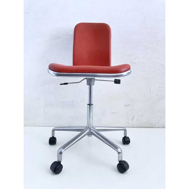 Supporto Height-Adjustable Office Chair in Leather by Frederick Scott for Hille, 1970s For Sale - Image 4 of 17