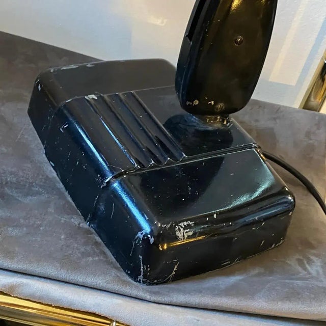 A Dazor floating fixture metal industrial desk lamp number 2324, in original conditions. Consistent signs of use and age...