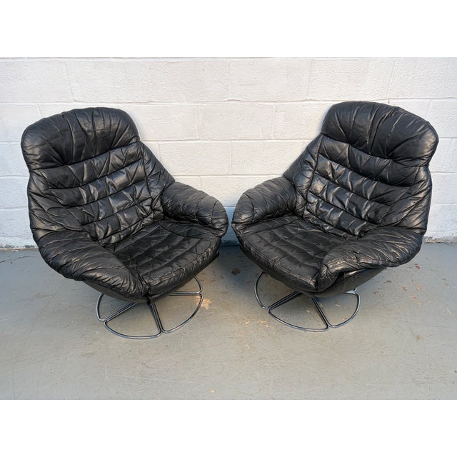 Mid-Century Modern Pair of Vintage Black Leather Swivel Chairs For Sale - Image 3 of 14