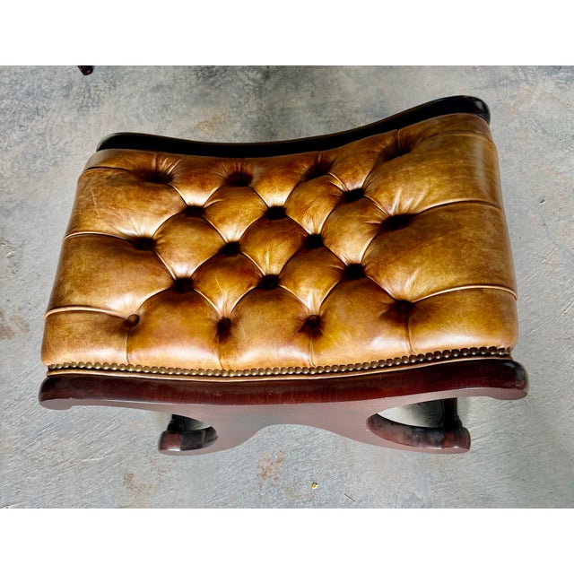 Early 20th Century Cora 1920 English Mahogany Chesterfield Leather Stool For Sale - Image 5 of 11