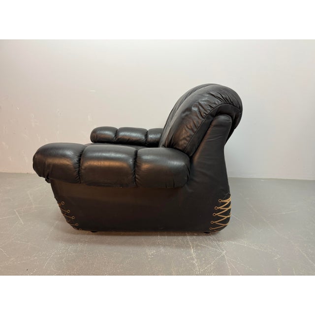 Large Italian Space Age Postmodern Black Leather Lounge Chair with Brass Buttons and Cord Lacing from Busnelli, 1970s For Sale - Image 11 of 14