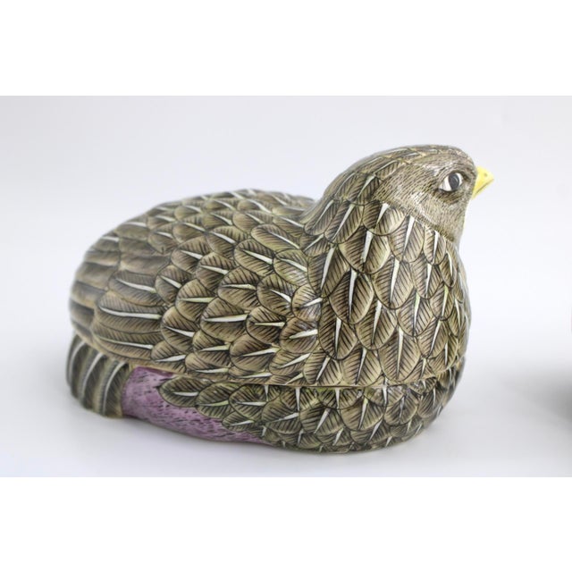 1960s Vintage Neiman Marcus Pair of Chinoiserie Porcelain Quail Boxes, MCM For Sale - Image 5 of 11