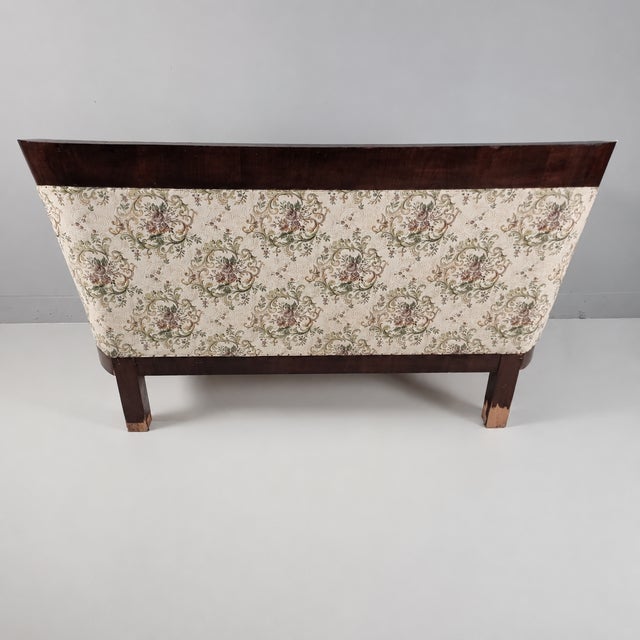 Biedermeier Walnut Veneer Sofa, in Good conditions. Designed before 1890