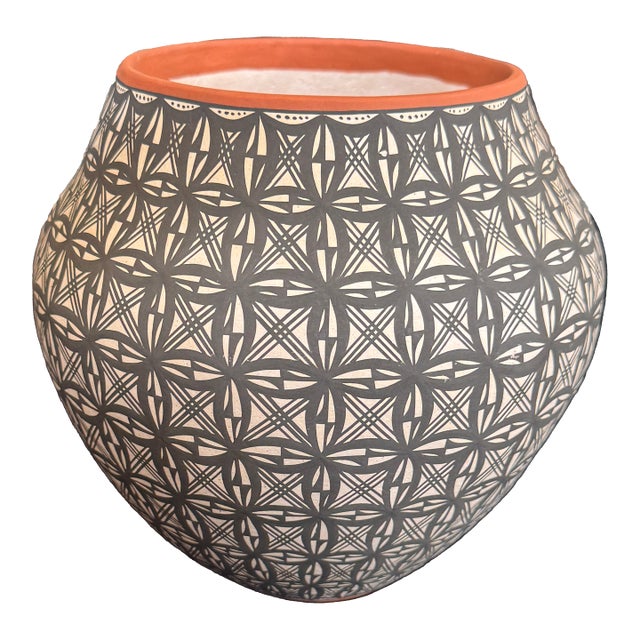 Late 20th Century Acoma Pueblo Pottery Jar — L. Antonio — Fine-Line Star / Snowflake Pattern — 7" For Sale