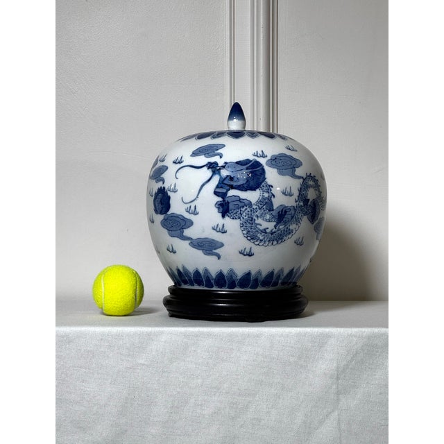 Vintage Chinoiserie Cobalt Blue and White Ceramic Porcelain Lidded Ginger With Wood Base For Sale - Image 11 of 12