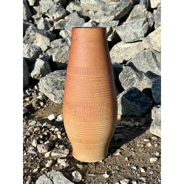 Purple Floor Vase with Incised Decoration from VEB Steingut, GDR / Germany, 1950s For Sale - Image 8 of 18