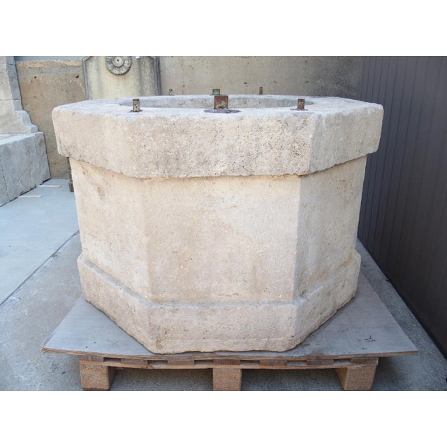 Light Gray Large 19th Century French Burgundy Limestone Well Head Finished “A La Boucharde” For Sale - Image 8 of 17