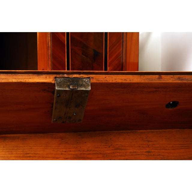 Antique Commode in Walnut, 1790 For Sale - Image 10 of 16