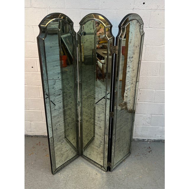 Hollywood Regency Hollywood Regency Three-Panel Mirrored Folding Screen For Sale - Image 3 of 7