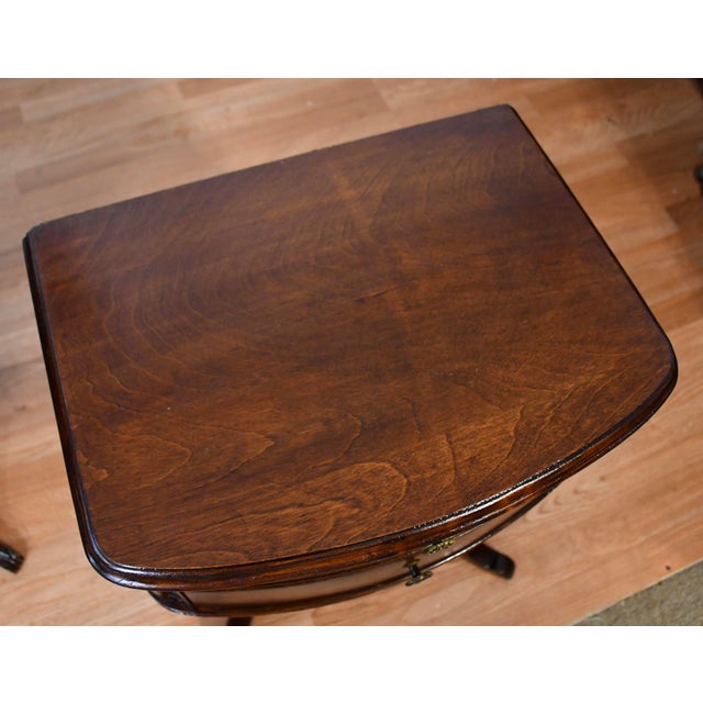 We are pleased to offer this beautiful pair of Duncan Phyfe nightstands, from the 1920s.​ This pair is made of Mahogany...