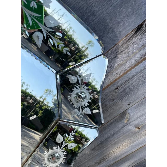 Mid-Century Venetian Mirror, 1950s, in Very Good conditions. Designed 1950 to 1959