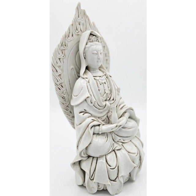 Blance de Chine Dehua Porcelain Kwan Yin/Guan Yin has measurements of approximately 7.5"x4.5"x13.25".