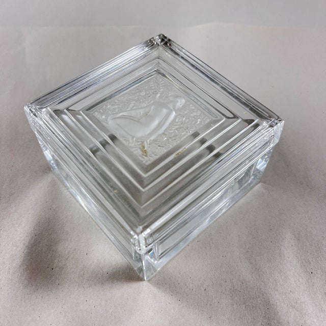1980s René Lalique Crystal ‘Duncan’ Square Trinket Box For Sale - Image 5 of 9