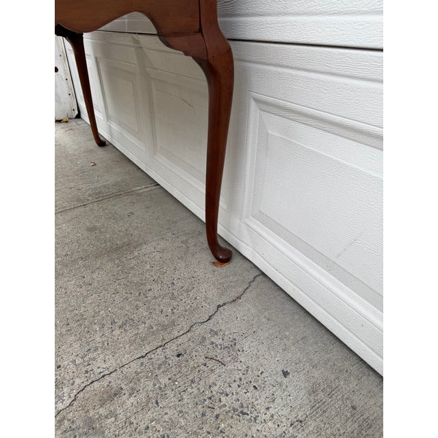 Wood Vintage Bassett Queen Anne Style Cherry Wood Console Table With Cabriole Legs and Brass Hardware For Sale - Image 7 of 12