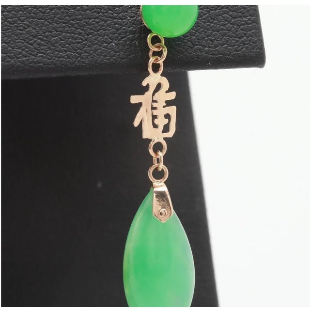 Contemporary 1980s Green Chalcedony "Good Fortune" 14 K Gold Chic Dangle Earrings - 2 Pieces For Sale - Image 3 of 6