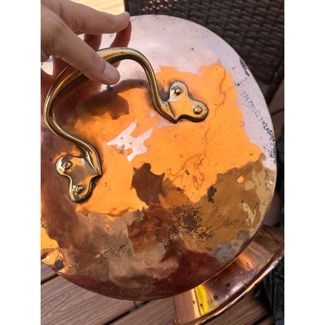 Victorian 19th-Century Victorian Copper Helmet Coal Scuttle With Brass Accents For Sale - Image 3 of 12