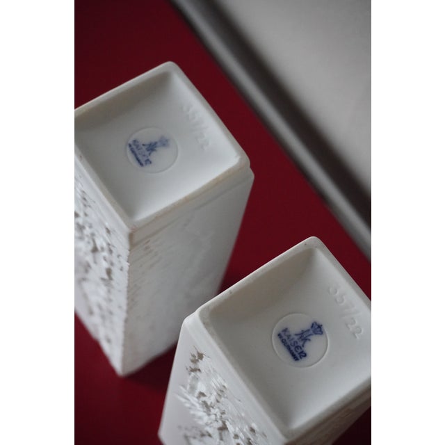 White Vintage German Vases in Biscuit Porcelain from AK Kaiser, 1960s, Set of 2 For Sale - Image 8 of 10