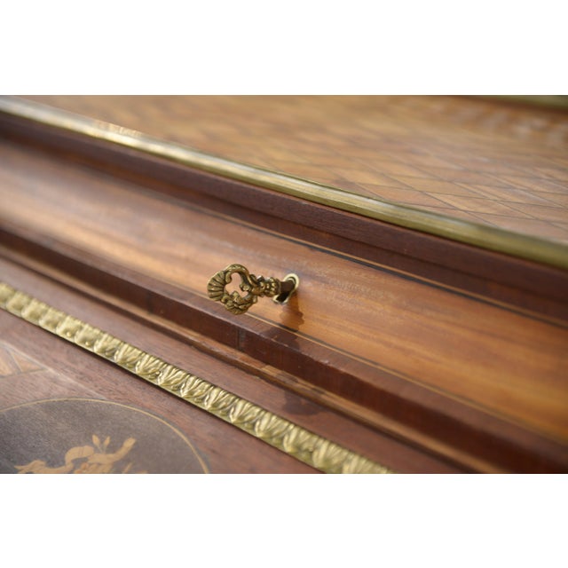 Napoleon III Louis XVI Style Marquetry Cylinder Desk, in Good conditions. Designed before 1890
