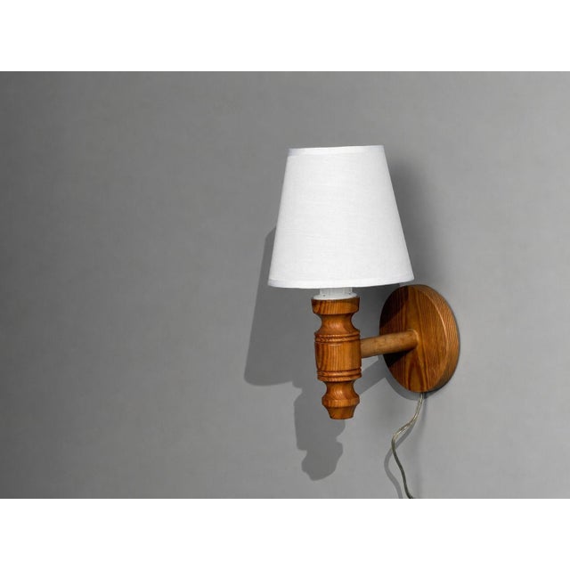 Frits Lindgren, Scandinavian Mid-Century Modern, Wall Light or Sconce, Pine, Sweden, 1960s An interesting Scandinavian...