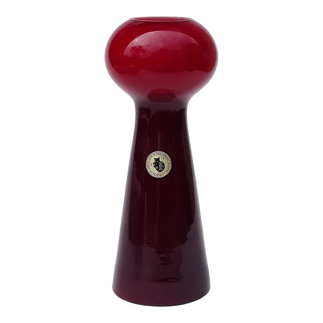Fornasa De Murano l'Insegna Del Moreto Vintage White Inside Red Outside Italian Art Glass Cased Flower Vase With Label For Sale