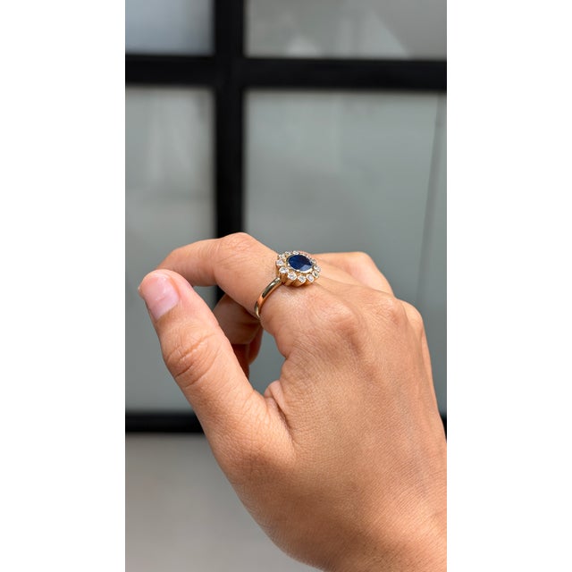 Contemporary Modern 1.83ct Natural Sapphire Diamond Statement Ring in 14k Yellow Gold Size 4 For Sale - Image 3 of 17