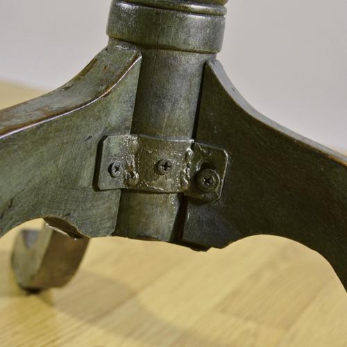 Wood Round Tripod Coffee Table, 1900s For Sale - Image 7 of 9