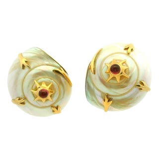 1970s Pair of Maz 14k Gold Carved Conch Shell Earrings With Pink Tourmaline Sunburst Centers, French Backs For Sale