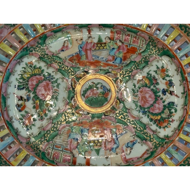 Asian Style 1920s Chinese Export Rose Madallion Reticulated Serving Dish For Sale - Image 4 of 11