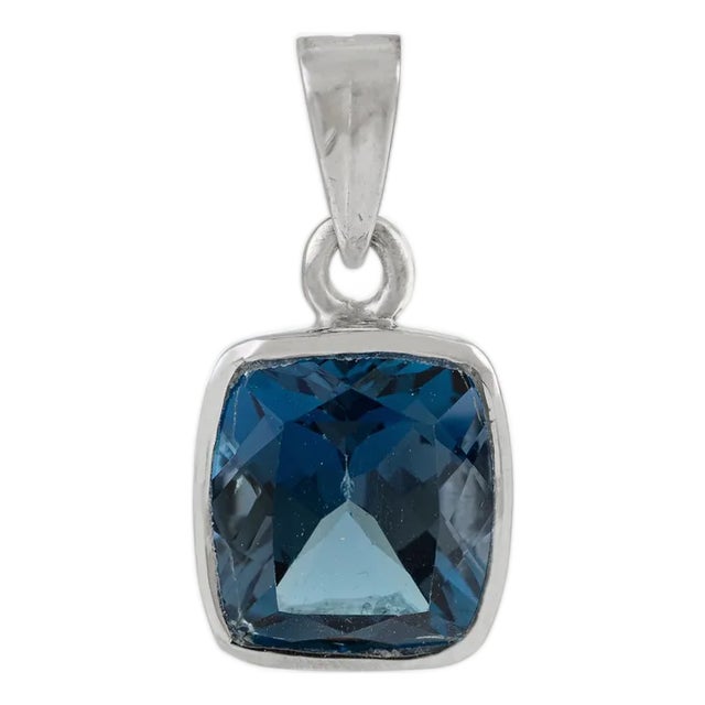 Classic 925 Sterling Silver Pendant in 6.5 Ct Natural London Blue Topaz For Sale