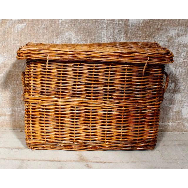 1960s Vintage Wicker Laundry Basket, 1960 For Sale - Image 5 of 9
