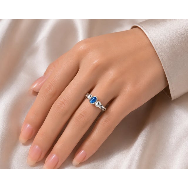 Modern Late 20th Century Size 8.5 18K White Gold Sapphire Mesh Rope Band Ring For Sale - Image 3 of 3
