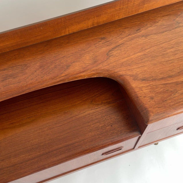 Mid-Century Modern Slimline Sideboard / Dressing Table in Teak Veneer For Sale - Image 15 of 17