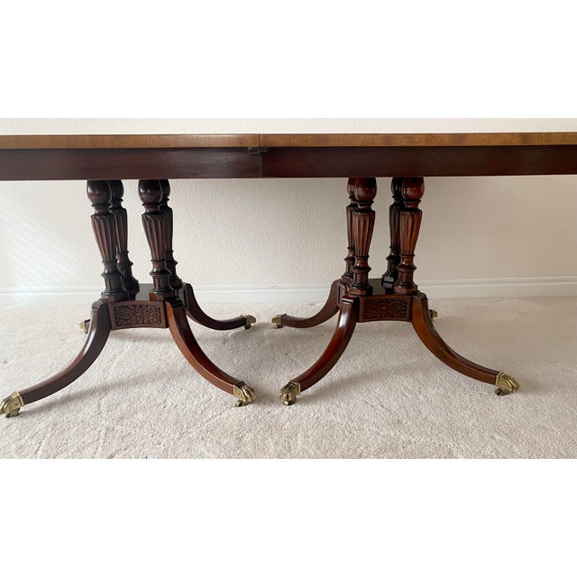 Traditional Baker Furniture Historic Charleston Collection Georgian Banded Mahogany Double Pedestal Table and Eight Chairs Exquisite Excellent Condition For Sale - Image 3 of 18